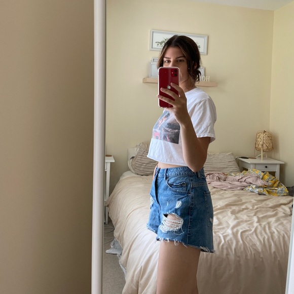 Distressed shorts - Picture 2 of 3